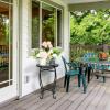 imageVINGLI Mosaic Outdoor Side Table 14quot Round End Table Accent Table Plant Stand Ideal for Pool Side Porch Patio Deck or Sofa Side Glass Top Black Iron Golden BackyardGreen Garden